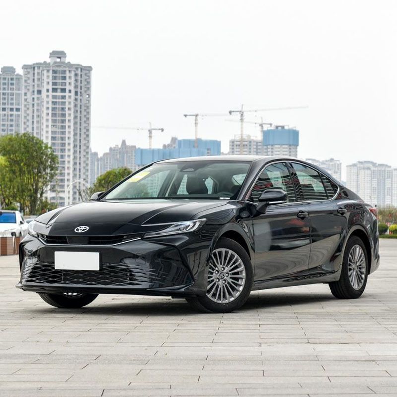 Бензиновый седан Toyota Camry